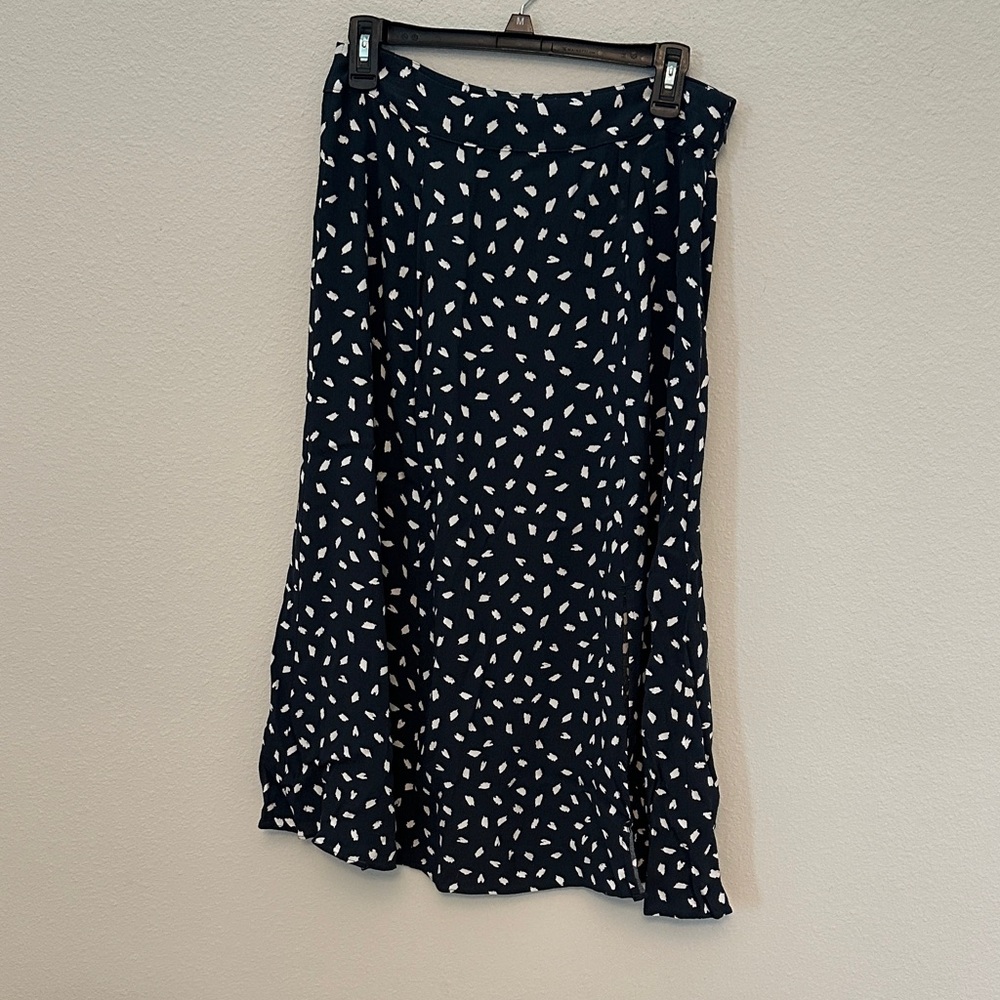Stylish navy and White Patterned Skirt
